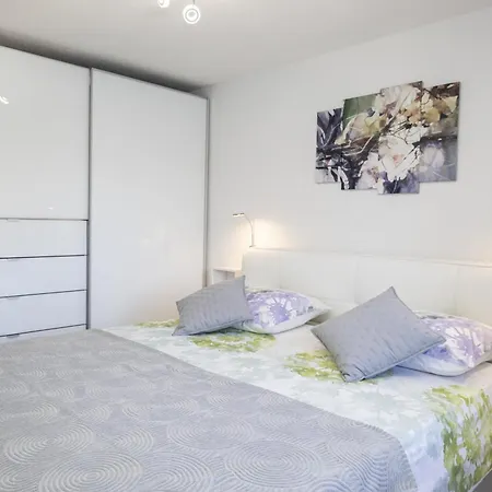 Magic Apartment *